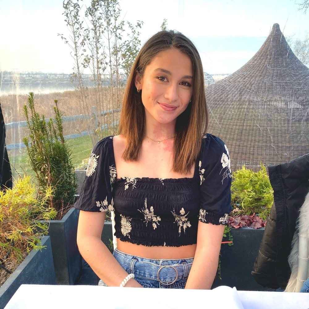 Meet your Posher, Deandra ✨ Offers Welcome ✨